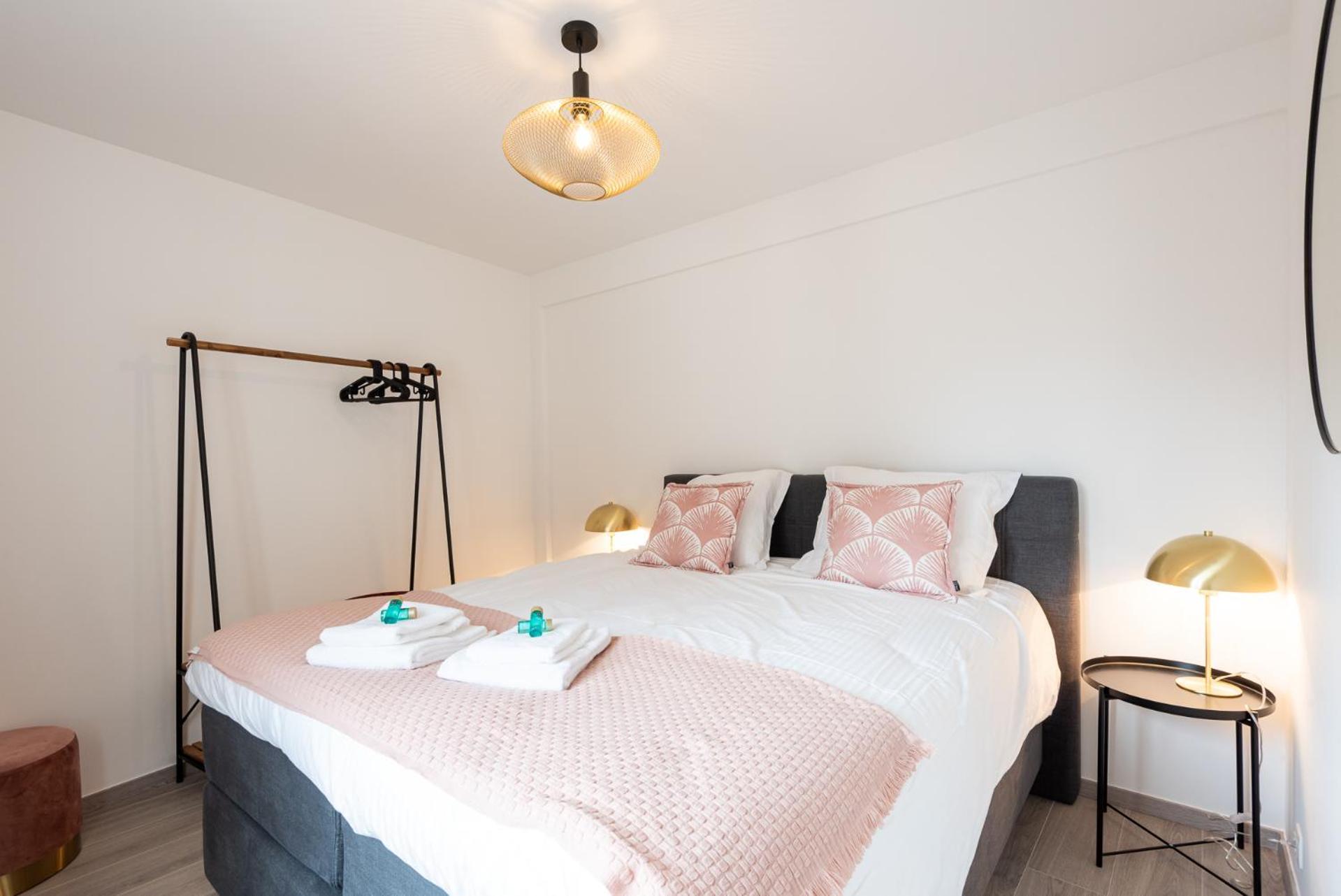 Spacious Penthouse For 8 People In The Centre Apartment *